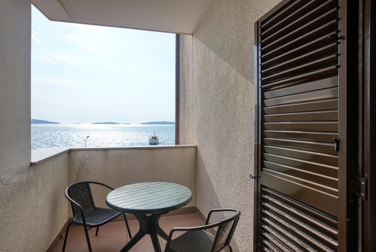 Apartments By The Sea Brodarica, Sibenik - 13615 Екстер'єр фото